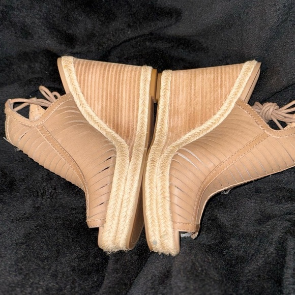 Lucky Brand Tan Wedges with Textured Upper and Wrap-Around Design - Picture 5 of 11